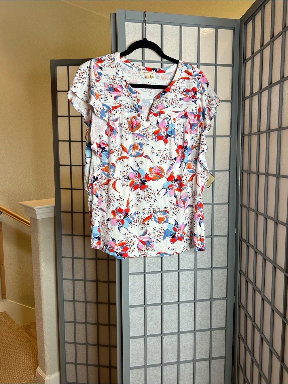 NWT Anthropologie Meadow Rue Floral V-Neck Top - White with Pink & Red Accents